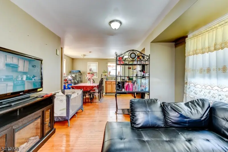 27 Newell Ave, New Brunswick, NJ 08901 - #3