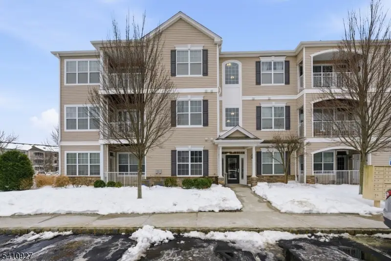 311 Timberlake Dr #311, Ewing Township, NJ 08618 - #1
