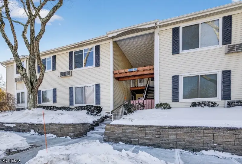 5 Steeplechase Ct, Somerset, NJ 08873 - #1