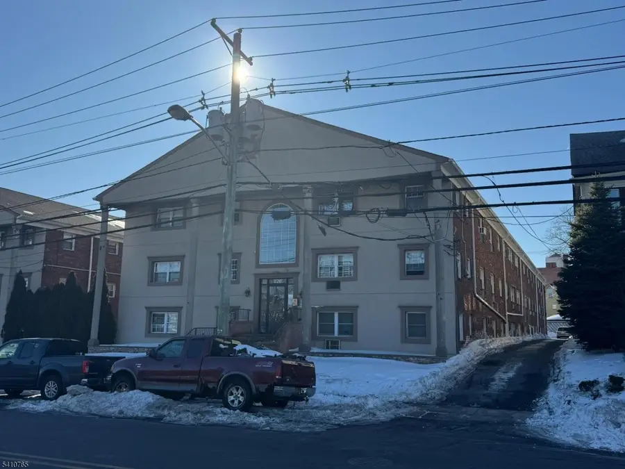 816-826 W Grand St #2D, Elizabeth, NJ 07202 - #2