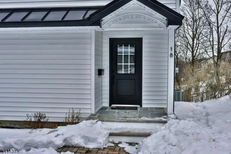 18 Governor Haines St, Hamburg, NJ 07419 - #3