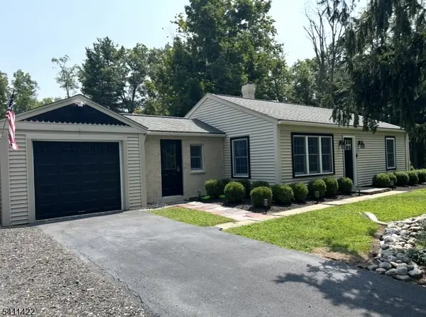 6 Willow Ct, Hope Twp., NJ 07825