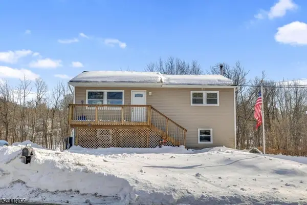 142 Barry Dr N, Vernon Twp., NJ 07422