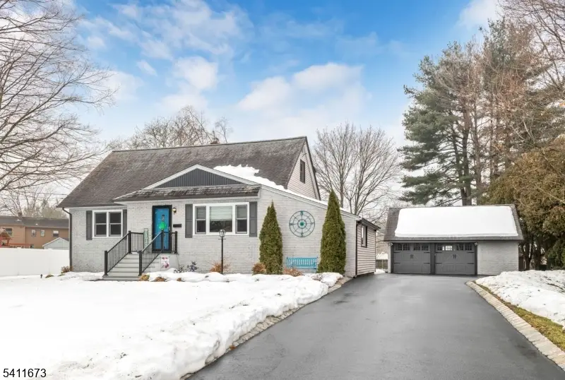 19 Colfax Dr, Pequannock, NJ 07440 - #1