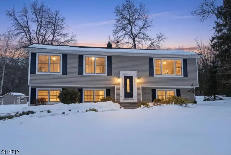 521 Cokesbury Rd, Annandale, NJ 08801 - #2