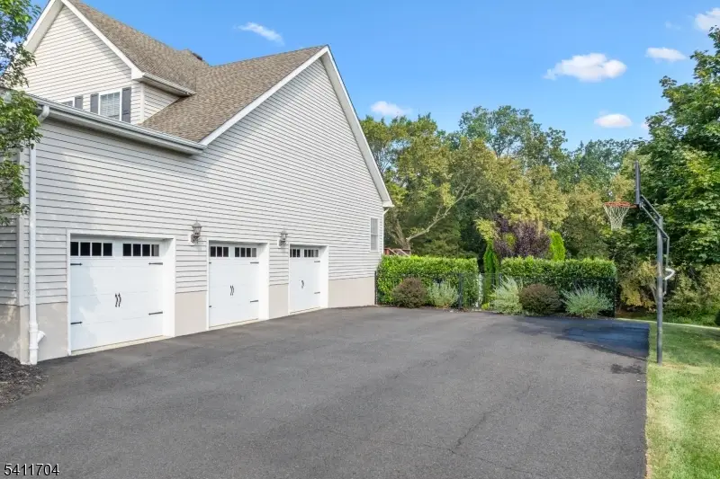 41 White Meadow Rd, Hillsborough, NJ 08844 - #2