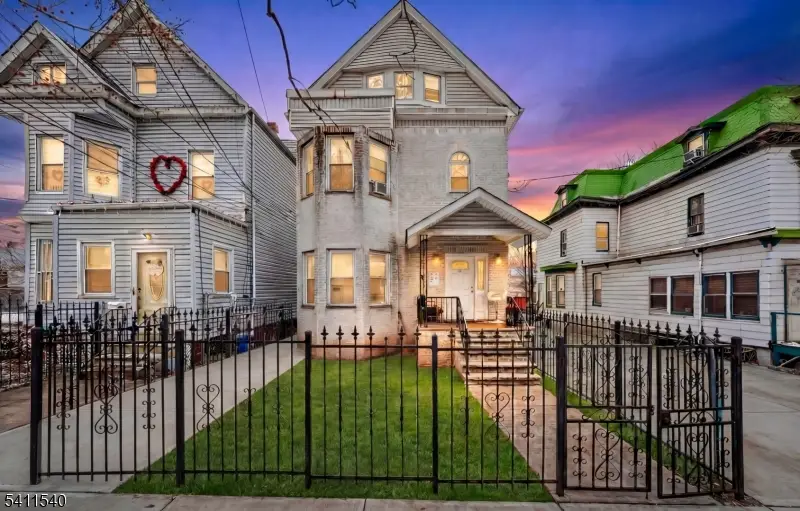 30 N 11th St, Newark, NJ 07107 - #1