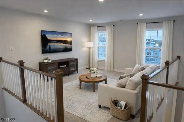 16 Glacier Way, Union Twp., NJ 08867