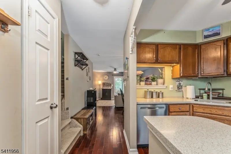 16 Hancock Ct, Raritan, NJ 08822 - #2