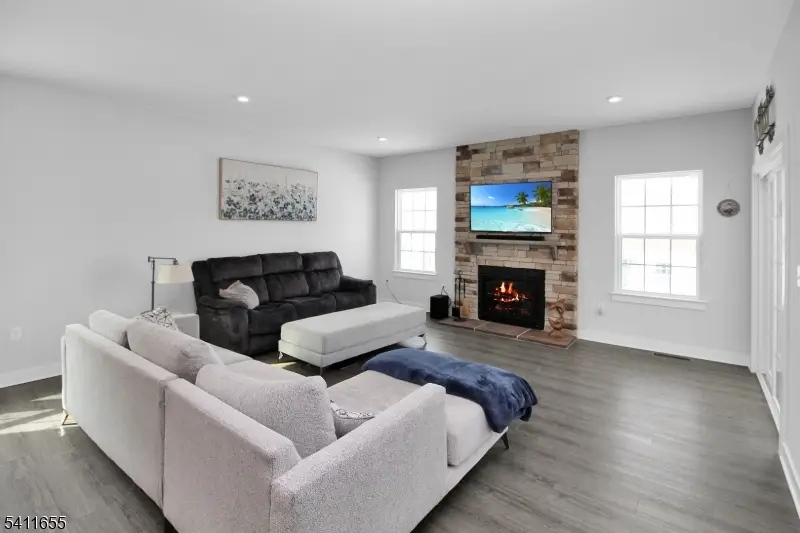 9 Mountain View Ln, Mansfield, NJ 07865 - #2