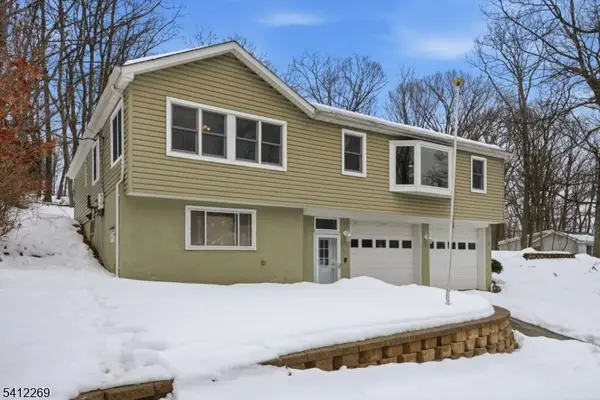 335 Elmira Trl, Hopatcong Boro, NJ 07843