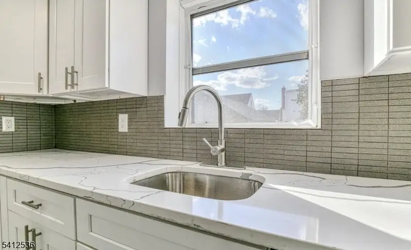 685 Edgewood Pl, North Brunswick, NJ 08902 - #3