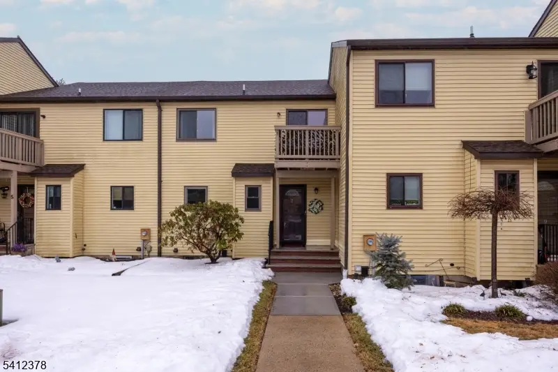 7 Lake Ct, Raritan, NJ 08822 - #1