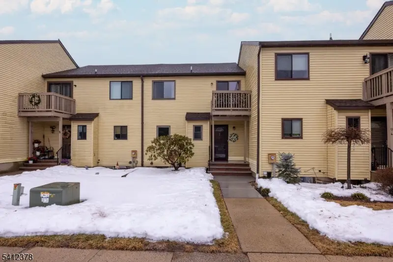 7 Lake Ct, Raritan, NJ 08822 - #2