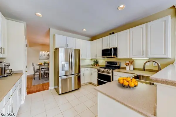 4 Loft Dr, Bridgewater Twp., NJ 08807