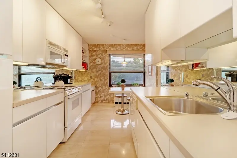 2 Claridge Dr. 2hw, Verona, NJ 07044 - #3