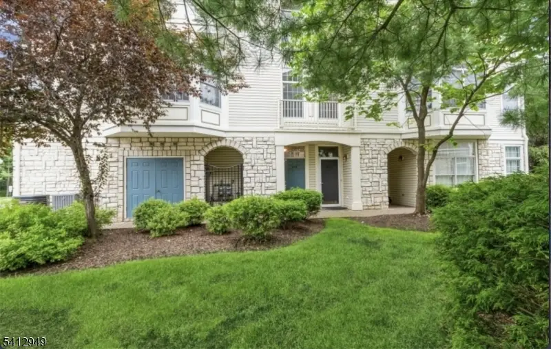 317 Kensington Ln, Livingston, NJ 07039 - #3