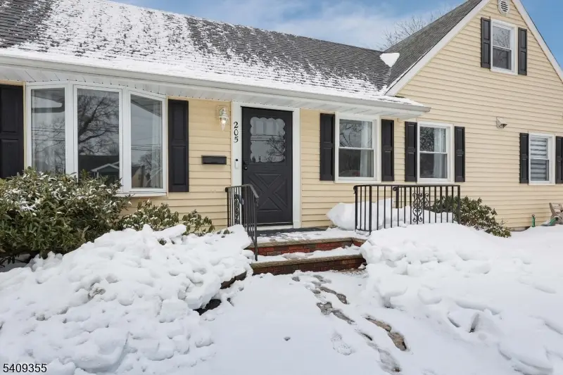 205 West Ln, Clark, NJ 07066 - #2