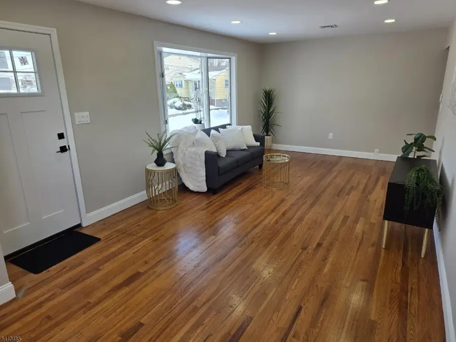 351 Woodcrest Pl, Saddle Brook, NJ 07663 - #3