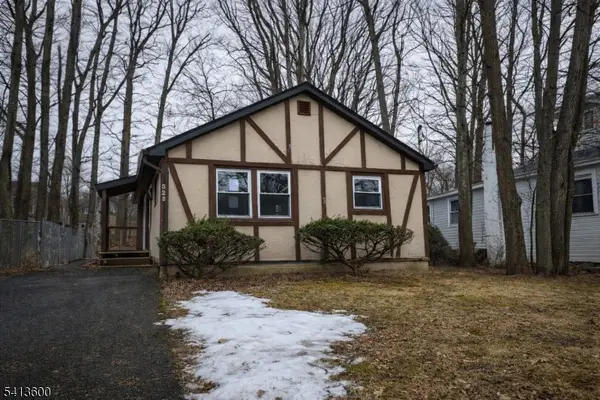 329 Elmira Trl, Hopatcong Boro, NJ 07843