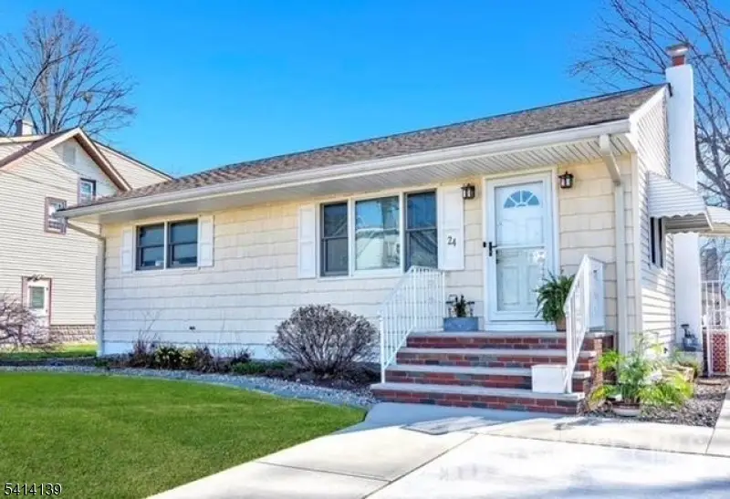24 4th Ave, Port Reading, NJ 07064 - #1