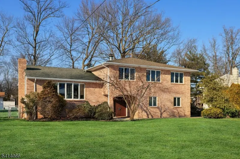 372 Willow Way, Clark, NJ 07066 - #1