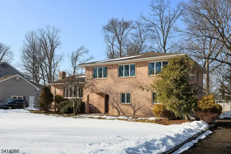 372 Willow Way, Clark, NJ 07066 - #3