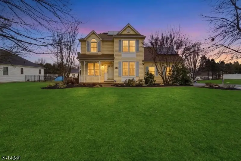 237 Stonehenge Dr, Lopatcong, NJ 08865 - #1