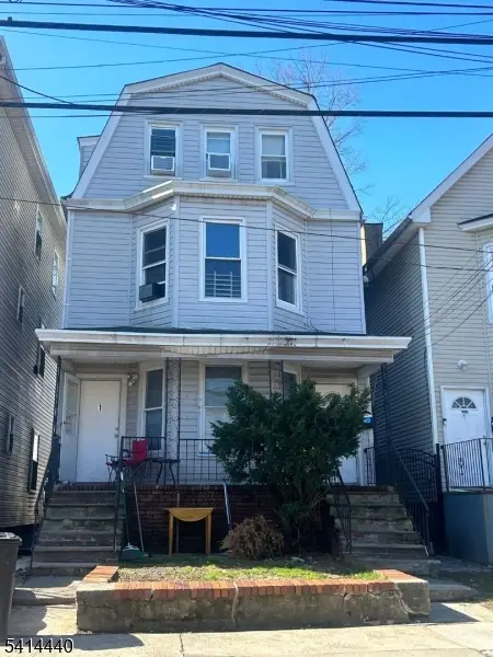 1060 Bond St #3, Elizabeth City, NJ 07201