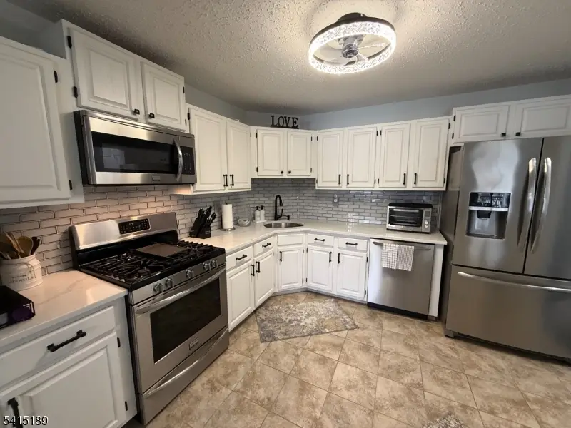 137 Drake Ln, Roxbury, NJ 07852 - #2