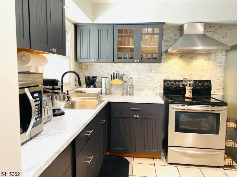 17 Country Club Ln, Elizabeth, NJ 07208 - #1