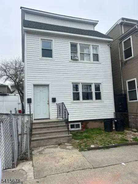 313 Livingston St, Elizabeth City, NJ 07206