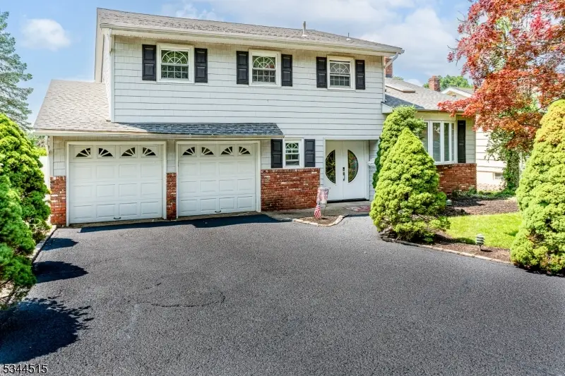 34 Lincoln St, Roseland, NJ 07006 - #1