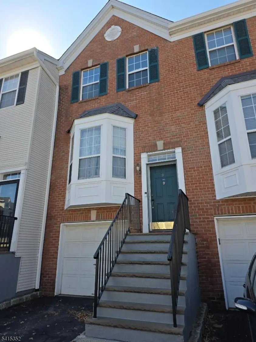 93 Perez Dr, Newark, NJ 07103 - #2
