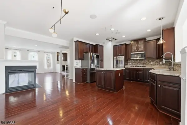 27 Pate Dr, Middletown Twp., NJ 07748