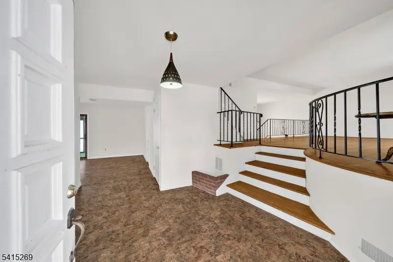 5 Forest Dr, Stirling, NJ 07980 - #2