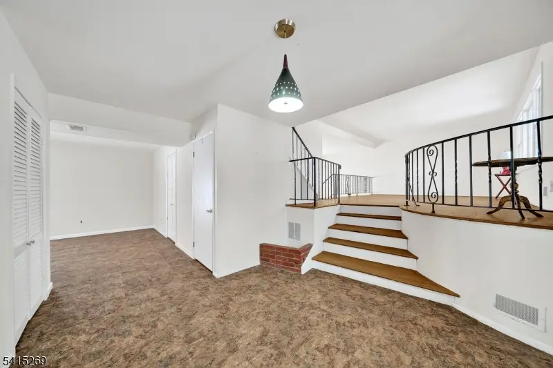 5 Forest Dr, Stirling, NJ 07980 - #3