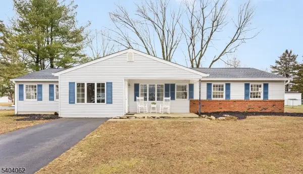 242 Powderhorn Drive, Lopatcong Twp., NJ 08865