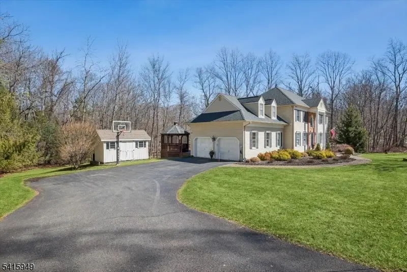 7 Robin Ct, Chester, NJ 07930 - #3