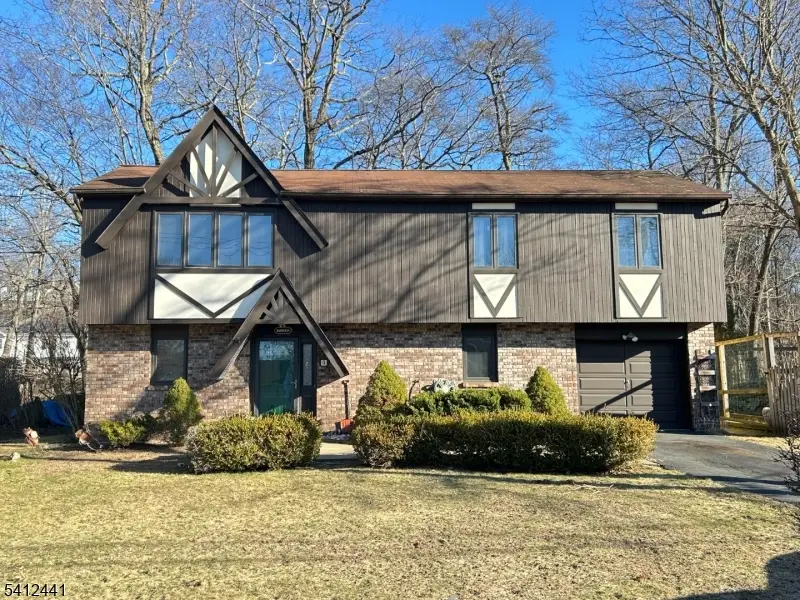 11 Adelphi Trl, Hopatcong, NJ 07843 - #1