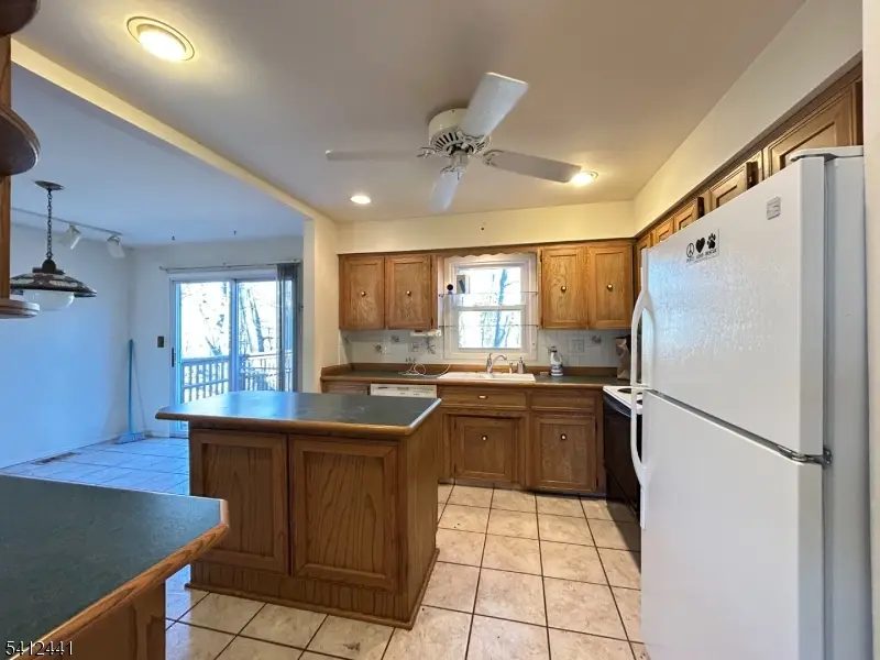 11 Adelphi Trl, Hopatcong, NJ 07843 - #2