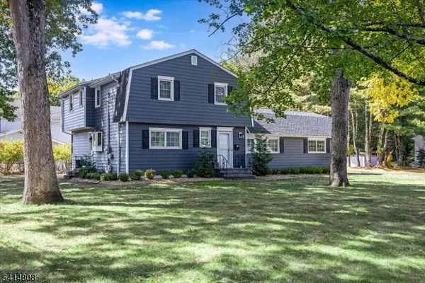 60 E Sherbrooke Pkwy, Livingston Twp., NJ 07039