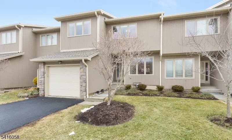 16 Riggs Ct, Basking Ridge, NJ 07920 - #1