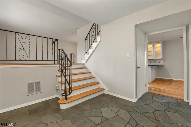 112 Crane Cir, New Providence, NJ 07974 - #3