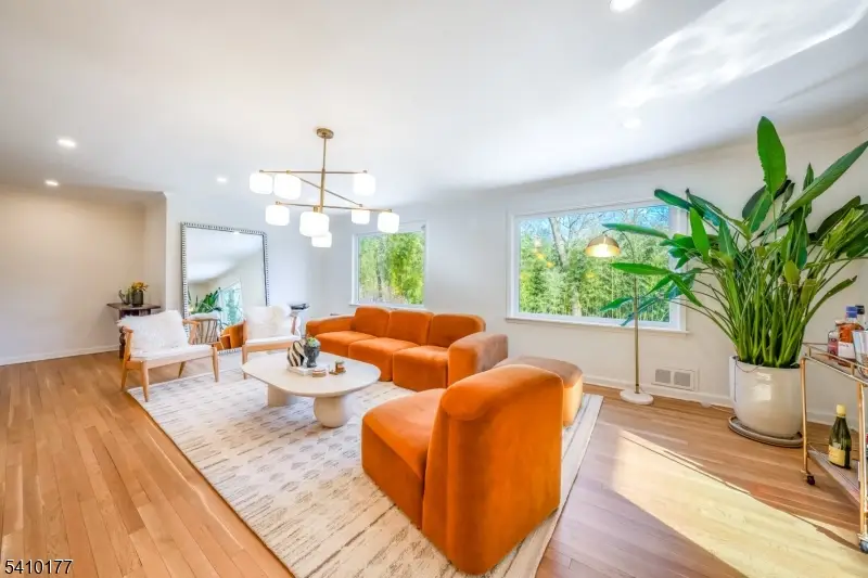 250 Old Short Hills Rd, Millburn, NJ 07078 - #1