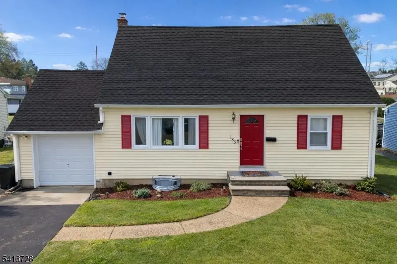 585 Mountainview Dr, North Plainfield, NJ 07063 - #1