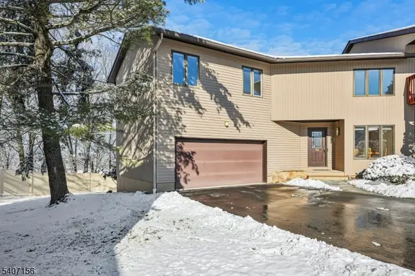 39 Cedarwood Ter, Woodland Park, NJ 07424