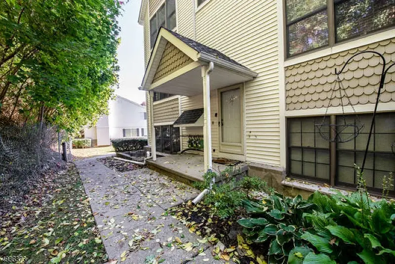 56 Portsmouth Ct, Hamburg, NJ 07419 - #1