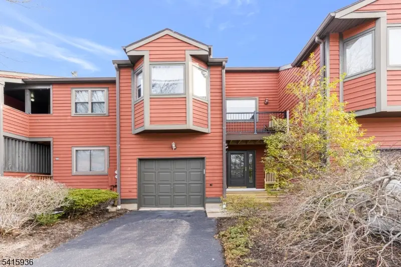 102 Clark Cir, Raritan, NJ 08822 - #1