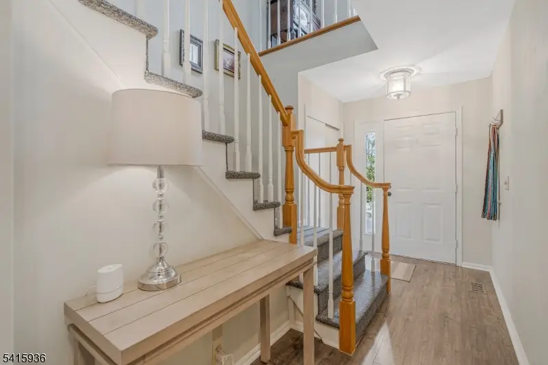 102 Clark Cir, Raritan, NJ 08822 - #3